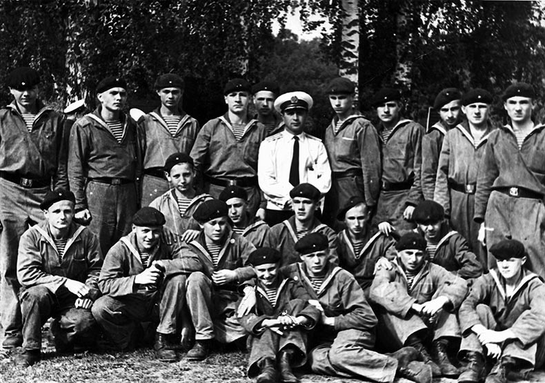 53 класс в лагере-300-790.jpg